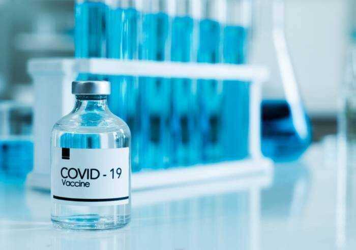 Premier Israele: 'Vaccino dura 5 mesi'. E in Italia si prolunga validità Green pass a un anno