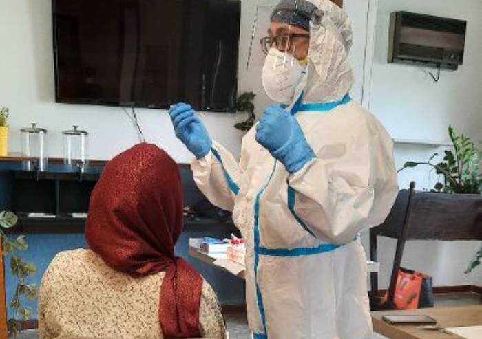 Crolla controsoffitto dell'hotel che ospita profughi afghani: 2 feriti