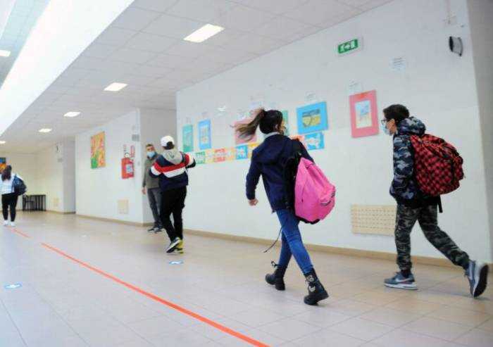 Garante Privacy dà via libera a verifica del green pass nelle scuole