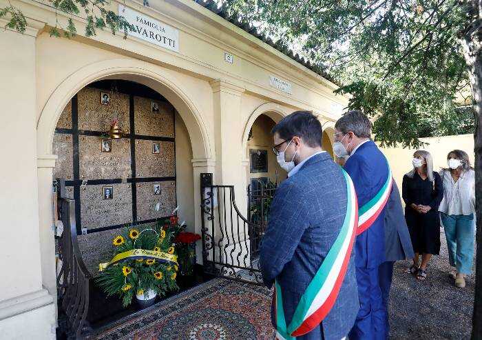 Quattordici anni fa moriva Pavarotti: l'omaggio di Modena