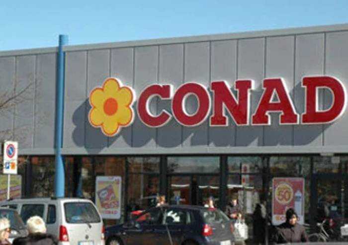 L'ad di Conad: 'Dipendenti non vaccinati in aspettativa non pagata'