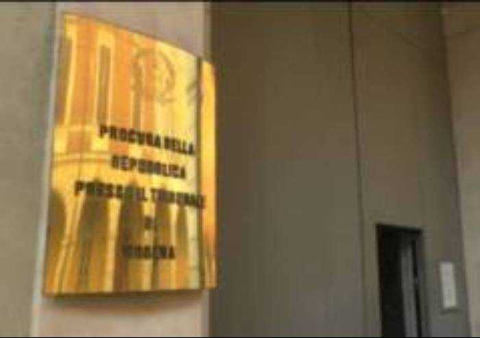 Blitz no mask a scuole e policlinico: 3 indagati
