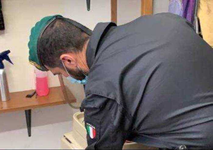 Frode da 90 milioni, arrestato giudice tributario: perquisizioni a Modena