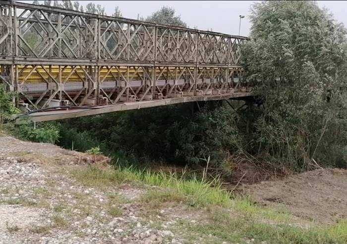 Disagio e degrado sul Secchia: ponte dell'Uccellino chiuso alcune settimane