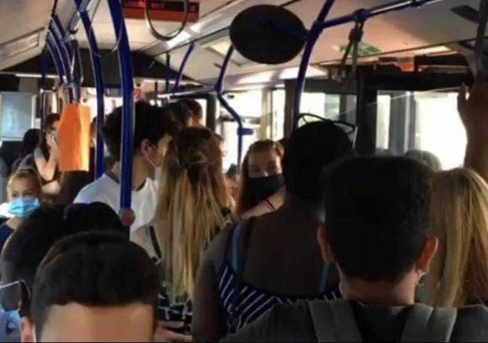 No green pass, no bus dal 6 dicembre: impatto forte sulla scuola