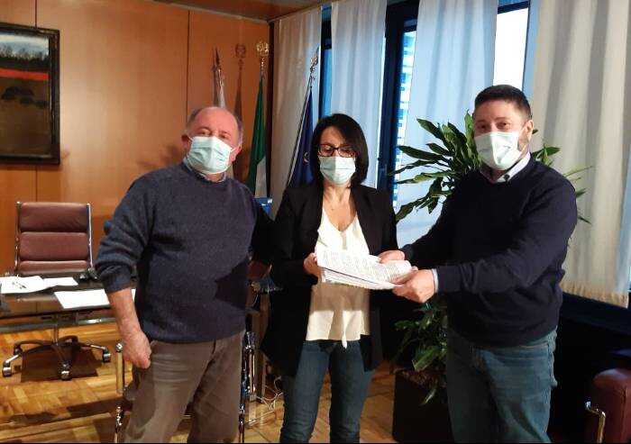 Petizione ospedale Mirandola, consegnate 1.500 firme in Regione