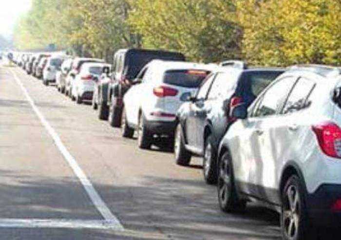 Hub Modena: code per i tamponi e al freddo in attesa del vaccino, l'Ausl si scusa