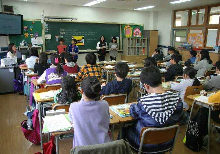 Da domani obbligo vaccino per personale scolastico: presidi perplessi