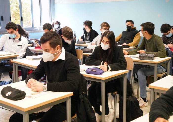 Modena, istituto Barozzi: studenti costretti a seguire lezioni al freddo