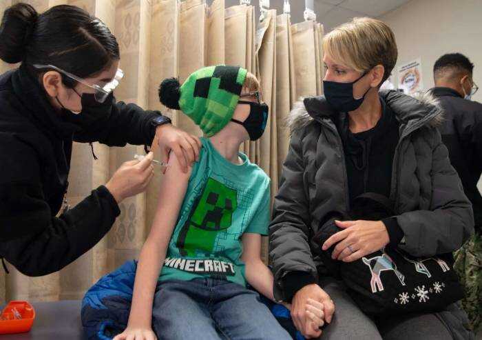 Vaccino ai bimbi: si parte tra angoscia e rassicurazioni istituzionali