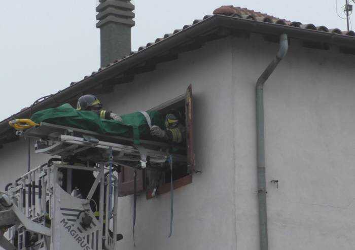 Ultraleggero si schianta su una casa disabitata a Bastiglia: muore il pilota