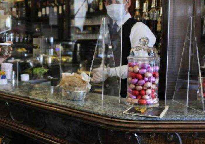 Green pass al bancone del bar, Confesercenti: 'Sempre più complicato controllare'
