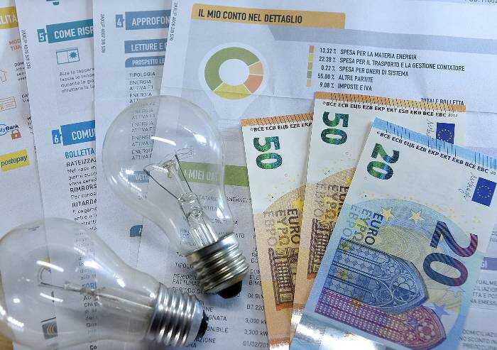 Caro bollette, da gennaio +55% per la luce e +41,8% per il gas