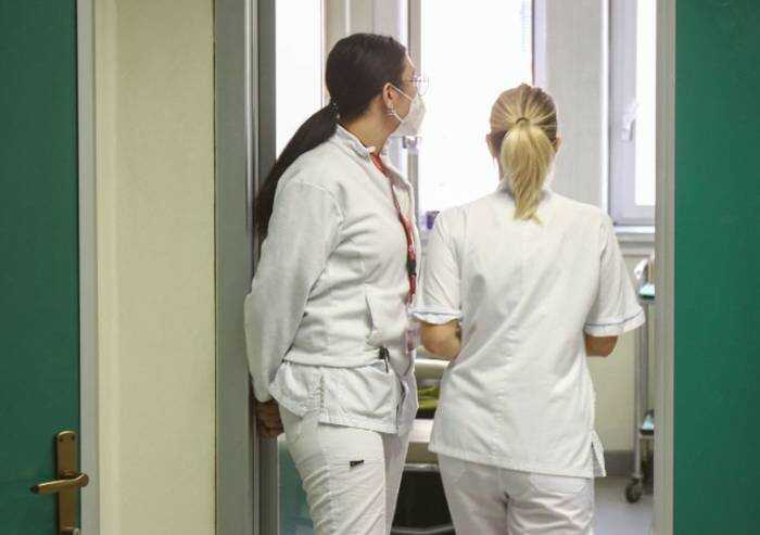 Covid, 1056 infermieri contagiati nelle ultime 24 ore