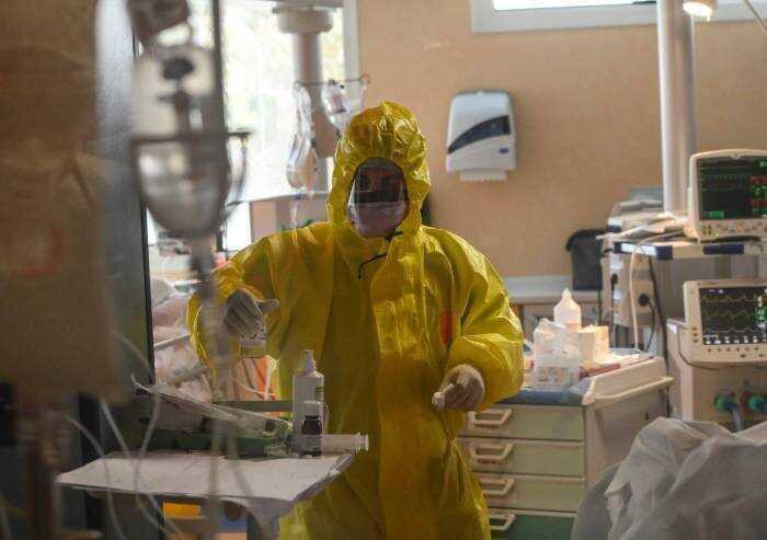Covid, oltre 8000 contagi in Emilia Romagna: 17 morti
