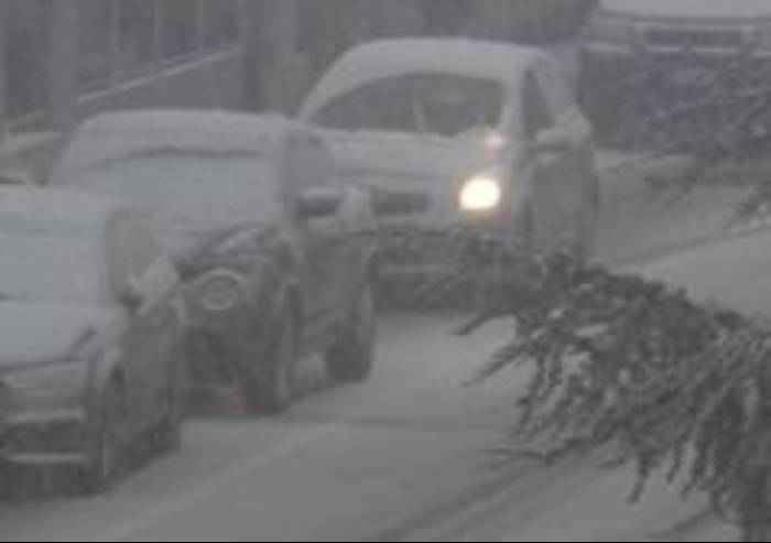 Neve in appennino, strade percorribili e mezzi al lavoro