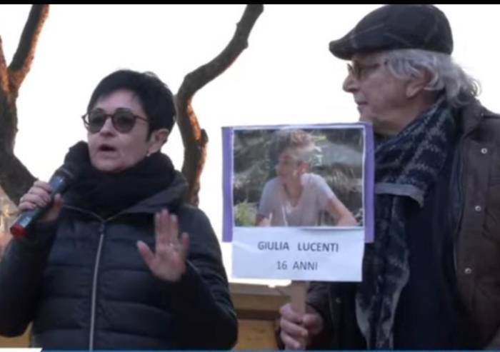 Il caso di Giulia Lucenti sul palco di Roma con Modena Libera