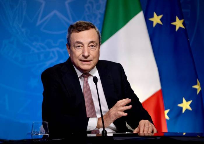Covid, mentre il mondo riapre l'Italia sprofonda nella distopia