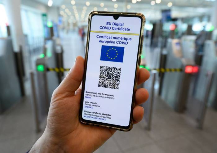 Delirio infinito, senza green pass vietato ogni acquisto 'non essenziale'