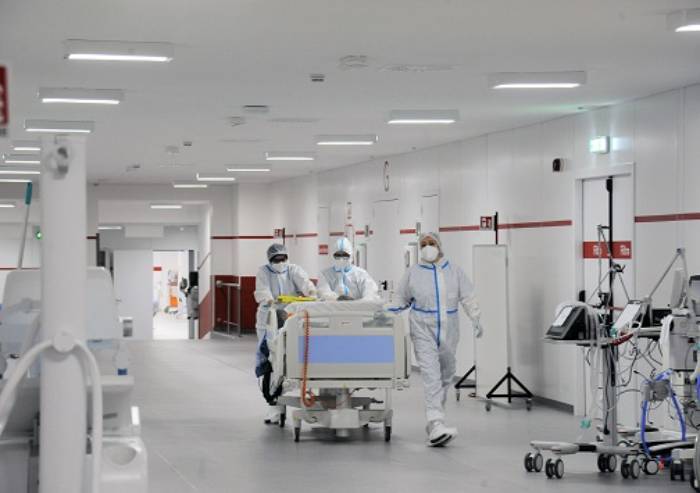 'Curare prima vaccinati': sacerdoti e bioetica sdoganano l'indicibile