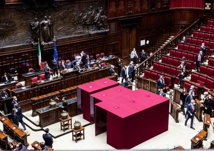 Quirinale, stima a Mattarella con 166 voti, si astengono in 441 ed è nulla di fatto
