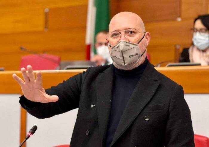 Bonaccini: 'Onorato di votare Mattarella', ma sul profilo social è pioggia di critiche