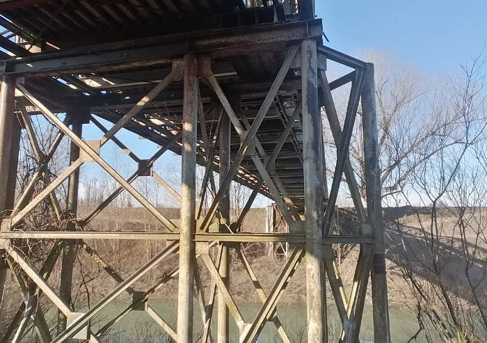 Ritardo e spreco: altra 'pezza' da 145mila euro al ponte da smantellare