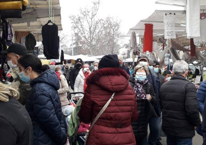 Mercato del lunedì a Modena, vietato vendere merce usata: Tar conferma