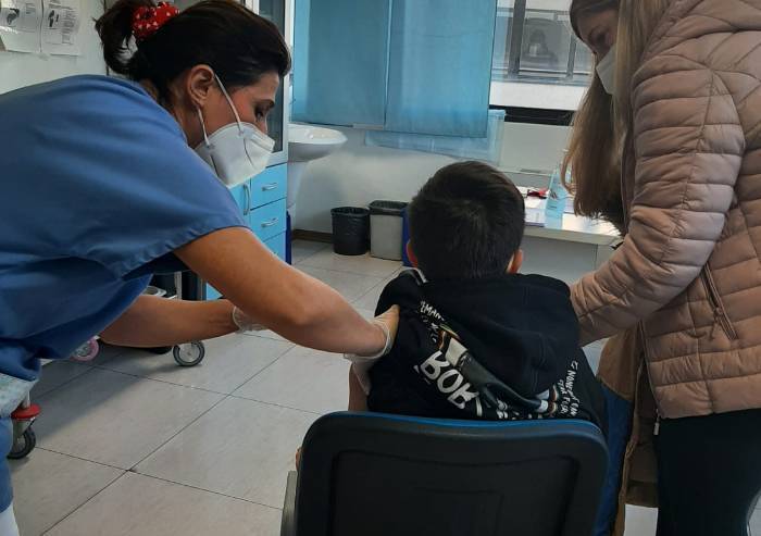 Covid, in un giorno vaccinati 3806 minorenni in Emilia Romagna