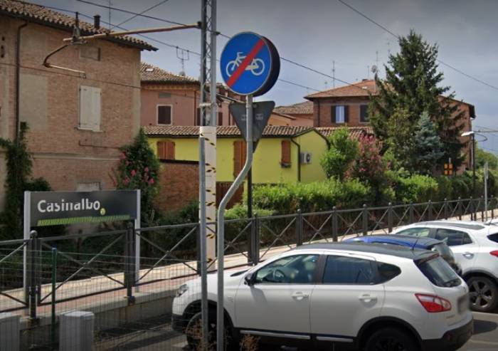 Formigine: ragazzi su binari e pensiline per gioco