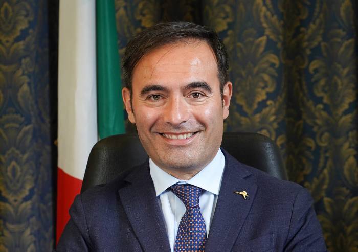 Studenti esclusi da piscina, il sottosegretario all'Istruzione: 'Basta discriminazioni'