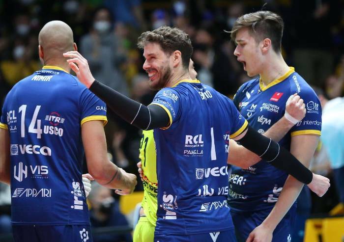 Lube sconfitta 3-1: il Palapanini sold-out torna a sorridere