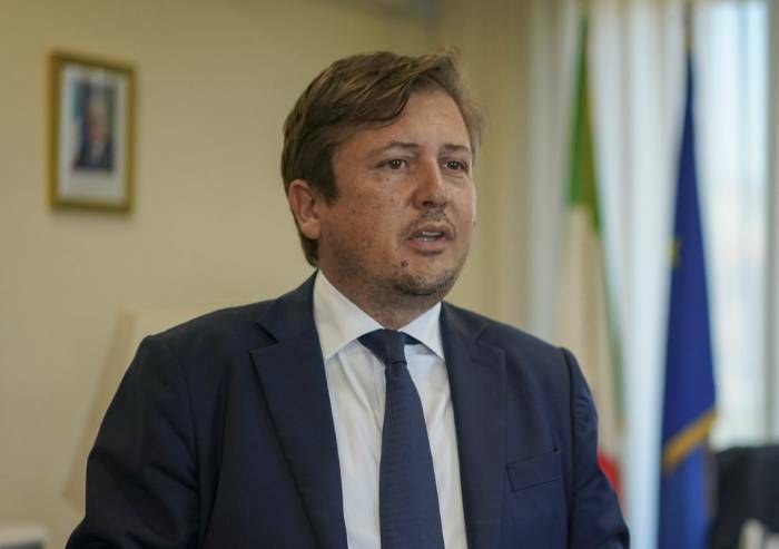 Sileri: 'Anche i profughi dovranno seguire regole sul green pass'