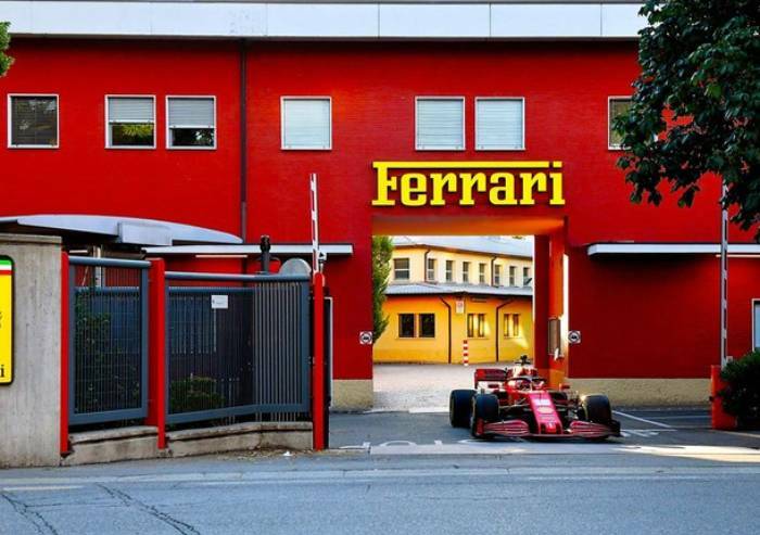 Anche la Ferrari boicotta la Russia: stop alla produzione per Mosca