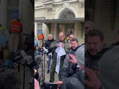 Salvini ridicolizzato in Polonia: a tutte le giravolte c'è un limite