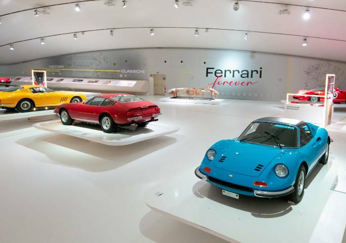 'Ferrari Forever': le grandi classiche in mostra a Modena