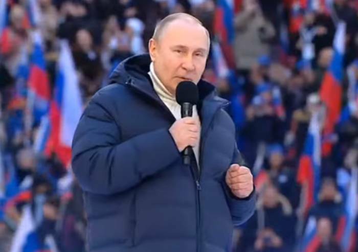 Putin davanti a 80mila russi in festa: 'Attueremo i nostri piani'