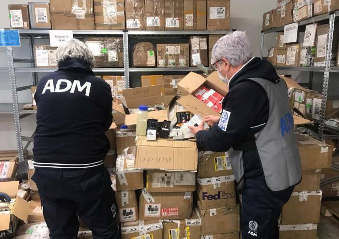 Dogana Modena, maxi sequestro di sigarette elettroniche