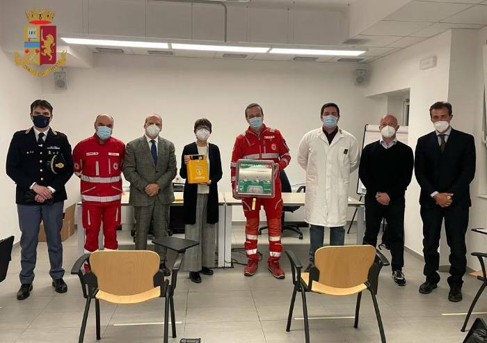 La Croce Rossa dona 3 defibrillatori alla Polizia di Stato
