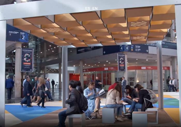 Ucraina e crisi energetica: cancellato Salone ceramica di Valencia