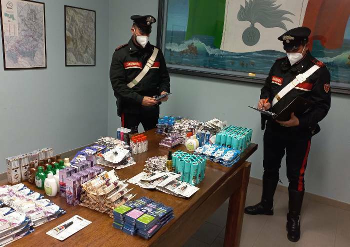 Razziano cosmetici per 2.700 euro in tre esercizi della provincia: coppia di 29enni arrestata