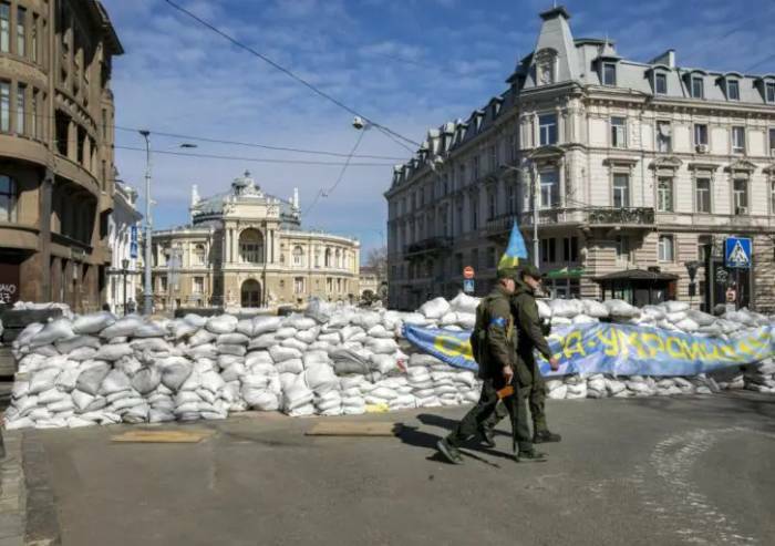 Attacchi ad Odessa, Zelensky: 'Mosca vuole il Donbass e il Sud'
