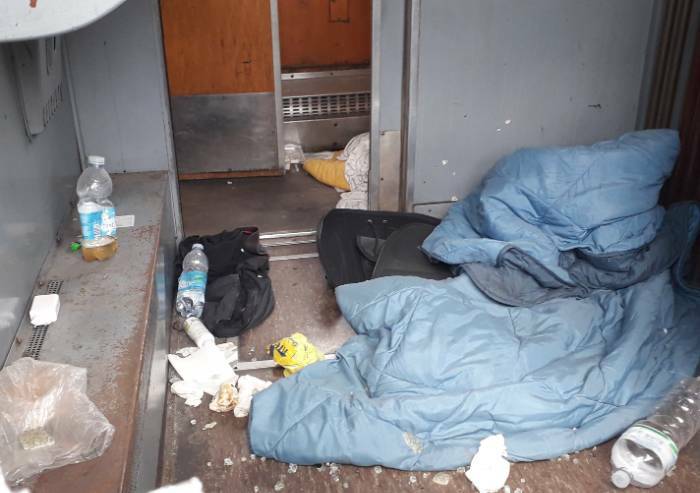 'Modena, stazione Piccola dimenticata dal Comune: vandalismi e bivacchi'