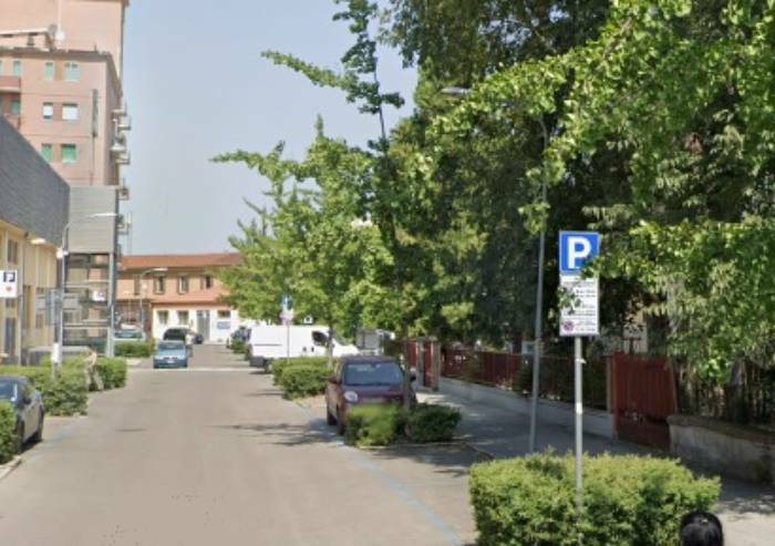 Aggredita da un uomo per il cellulare, lei reagisce e rimane ferita