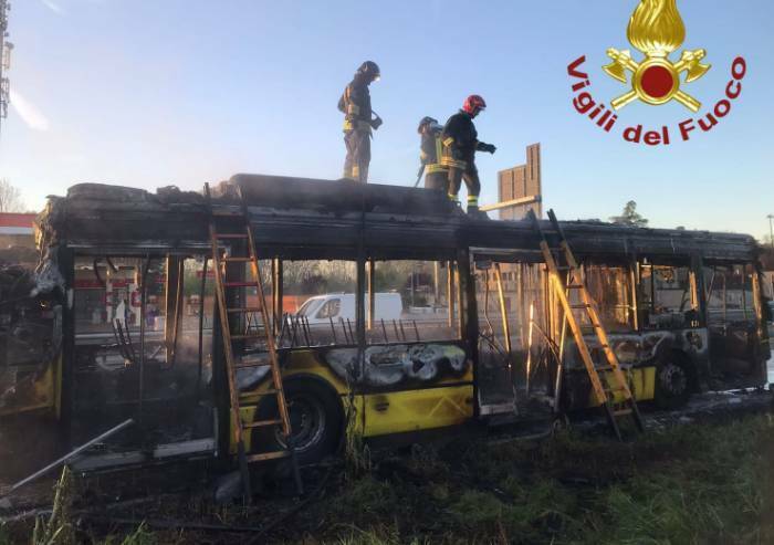 Incendio bus, avviata indagine interna, per Seta 'flotta sotto stress'