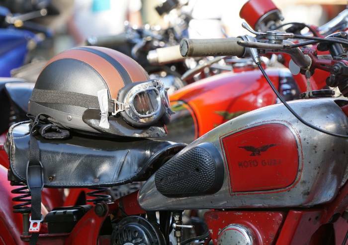 Maranello, moto Guzzi in piazza per i 100 anni del marchio