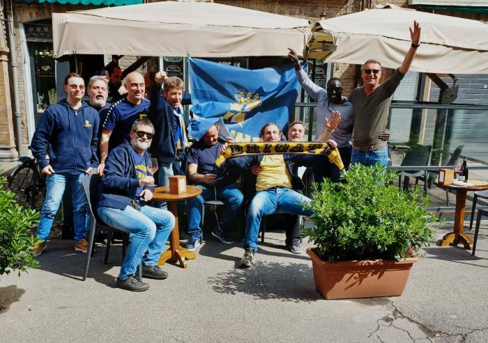 Febbre gialloblù: fuori dal Braglia una città colorata e che spera