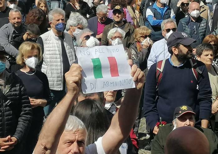 Folle cercare la Pace con le armi: Anpi mostra il 'Pd nudo'