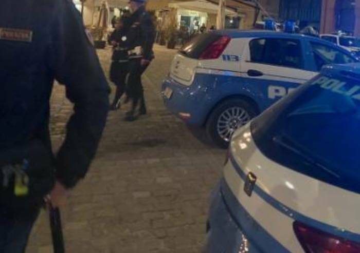 Modena: alla vista degli agenti scappa e getta droga, arrestato