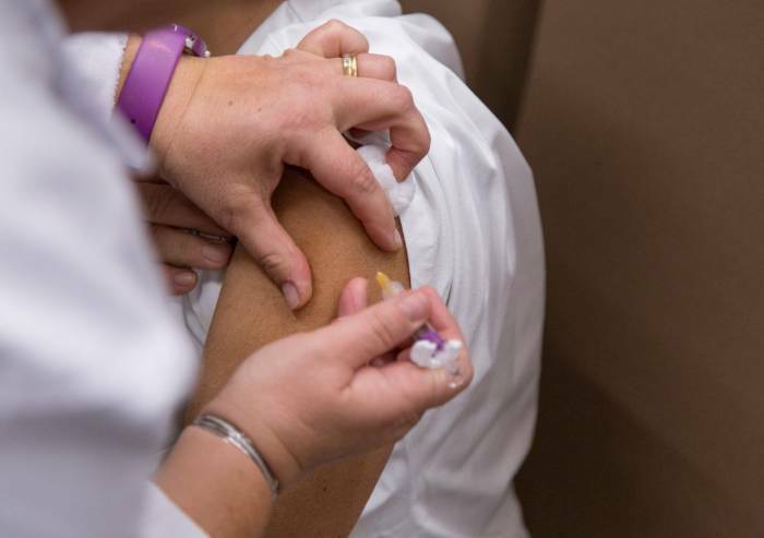 Sindacato infermieri: 'Dichiarazioni Biontech, fermiamoci sul vaccino'